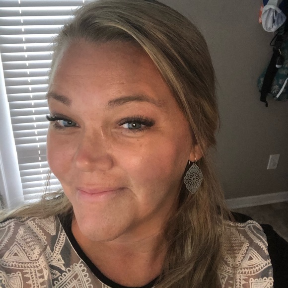 Meet your Posher, Julia - Picture 2 of 2